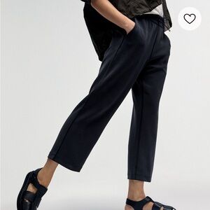 Lululemon NWT Black Softstreme Crop Pant Sz 6